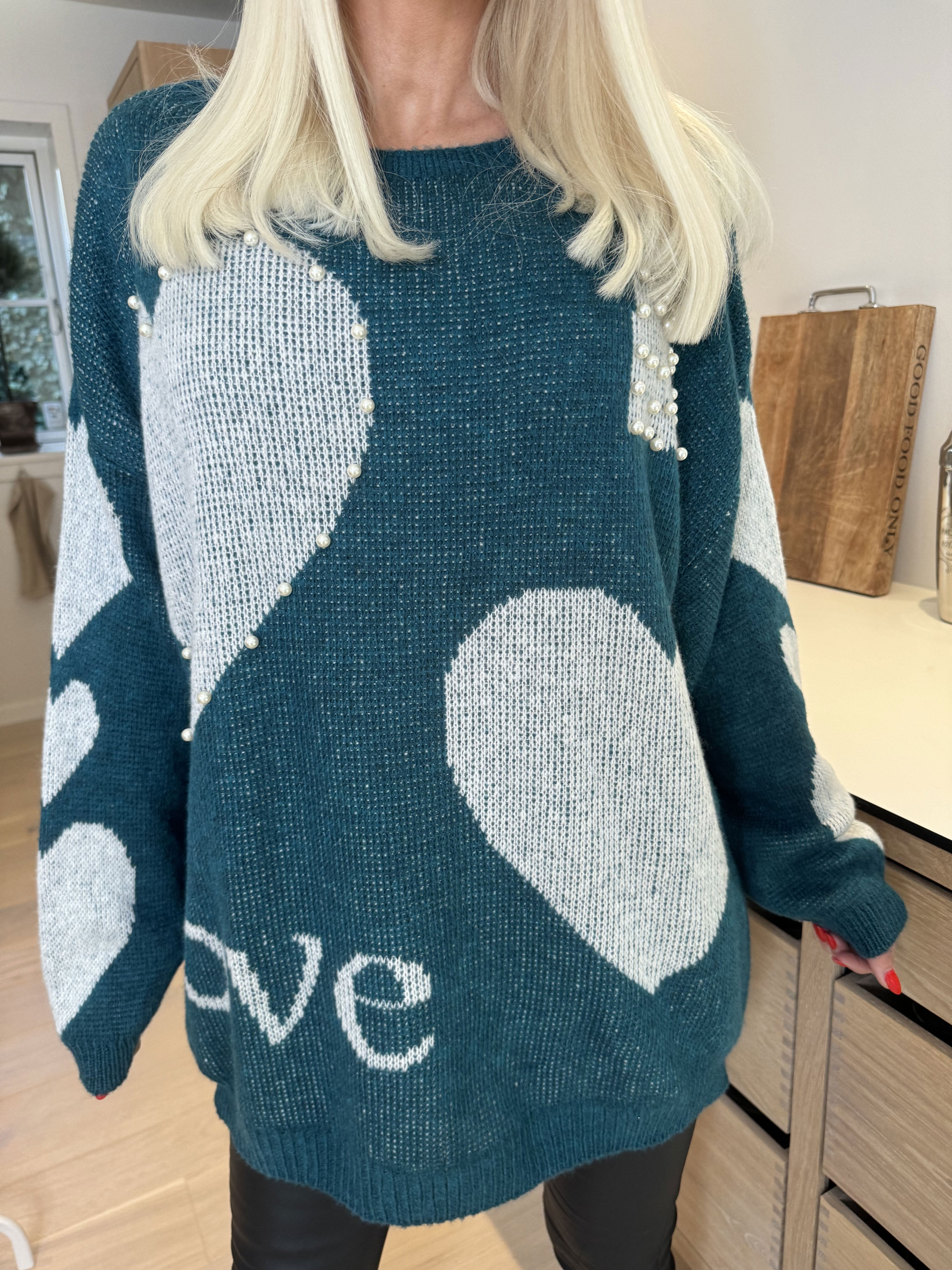 Valeria - Sød strikbluse med hjerter og perler